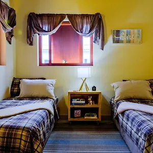 https://ionas-home-vibrant-2bedroom-home-near-willemstad.comcaribbean.com
