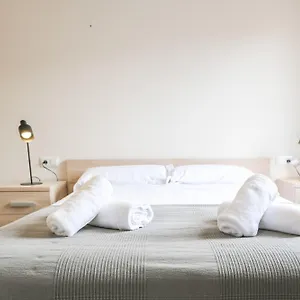 https://sleep-stay-besalu-2-2-newly-renovated-apt-in-the-center.catalonia-hotels.com